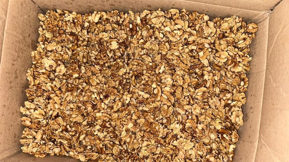 Почти 7 тонн контрабандных орехов задержали в Кадамжае — также конфискован транспорт изображение публикации