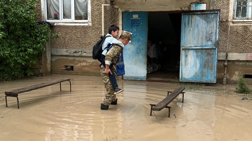 В Баткене продолжают работы по устранению последствий схода селя – отчет МЧС изображение публикации