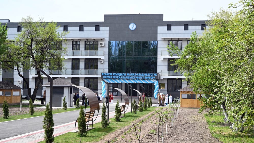 Для центра борьбы с туберкулезом в Джалал-Абаде построили новое здание – старое было из глины и дерева изображение публикации