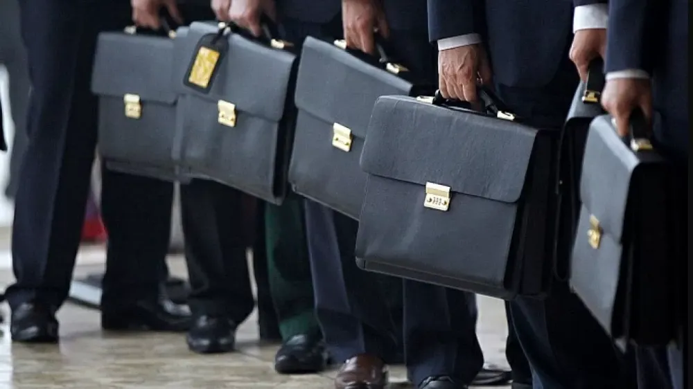 Госслужащим Кыргызстана запретили входить в состав политических партий и НПО изображение публикации