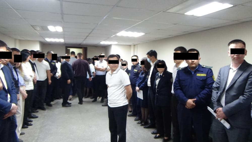 ГКНБ задержал инспекторов УГНС по Первомайскому району столицы за регулярные поборы с предпринимателей изображение публикации