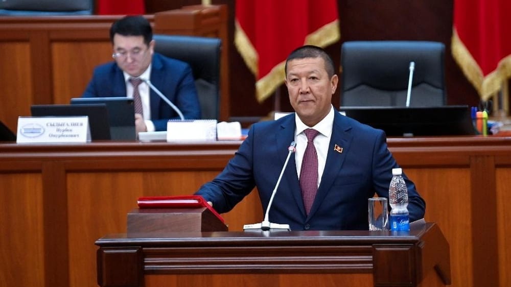 Новый депутат ЖК Рустамбек уулу принял присягу изображение публикации