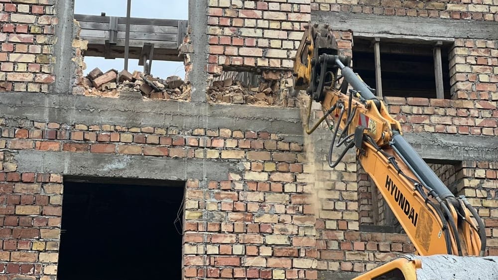 В Бишкеке снесли незаконный объект изображение публикации