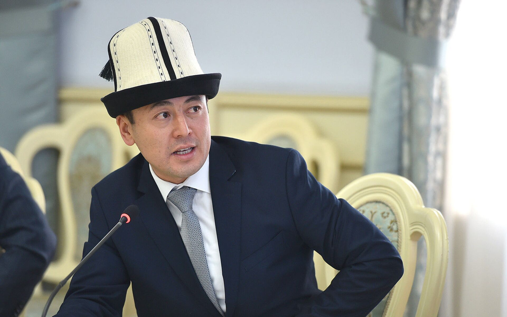 Депутатам ЖК не хватает зарплаты на месяц: Нуржигит Кадырбеков просит пересмотреть сроки оплаты комуслуг изображение публикации