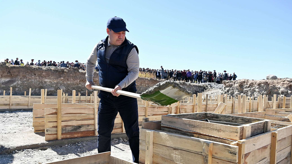 В КР не хватает рабочей силы, бизнес просит увеличить квоты для иностранцев — Садыр Жапаров изображение публикации