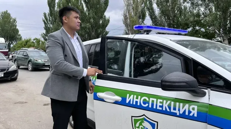 Чиновники мэрии и инспекторы провели рейд у «Кудайбергена»: водителям выписали штрафы на 33 тысячи сомов изображение публикации