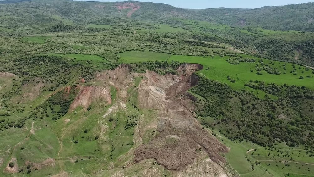 В Базар-Коргонском районе сошел оползень изображение публикации