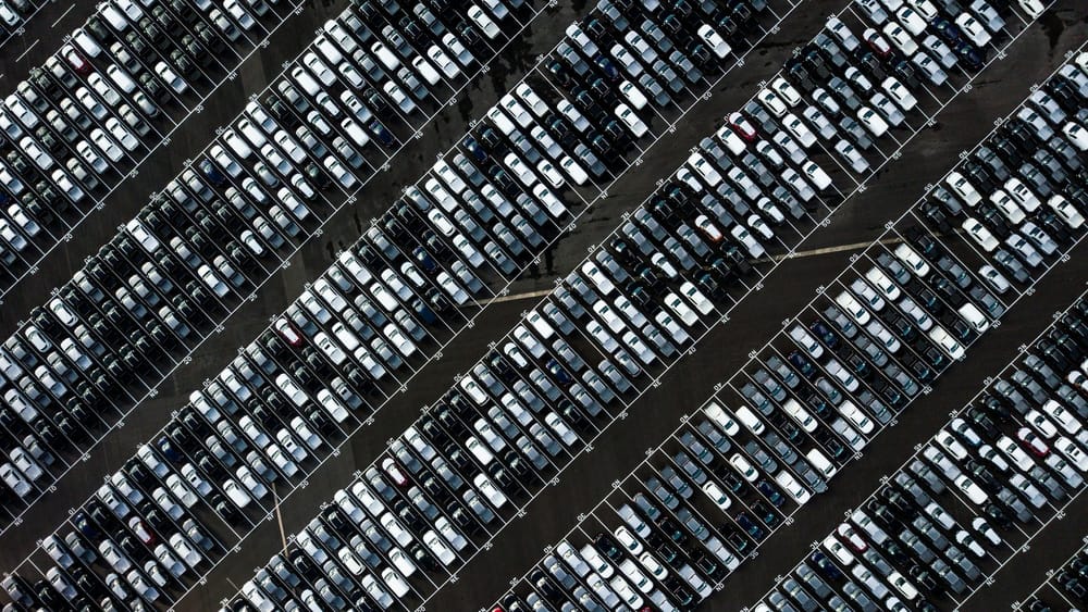 Импорт автомобилей в Россию: Китай доминирует, поставки из КР и Казахстана обвалились изображение публикации