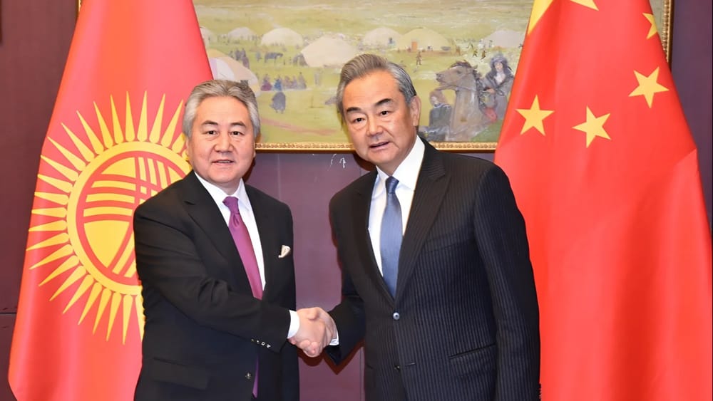 Главы МИД Кыргызстана и Китая обсудили рекордный товарооборот и строительство ж/д «КНР - КР - РУз» изображение публикации