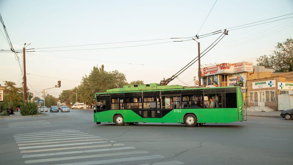 Борьба за троллейбусы в Бишкеке – фракция БГК обратится в прокуратуру по факту демонтажа линий изображение публикации
