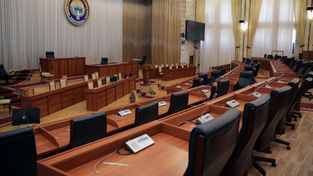 В предвыборной гонке за три места в Жогорку Кенеше примут участие 29 кандидатов изображение публикации