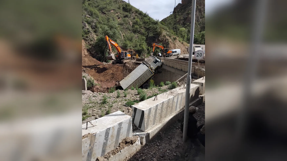 «Это был не уран»: Акылбек Жапаров прокомментировал ДТП с грузовиком в Мин-Куше изображение публикации