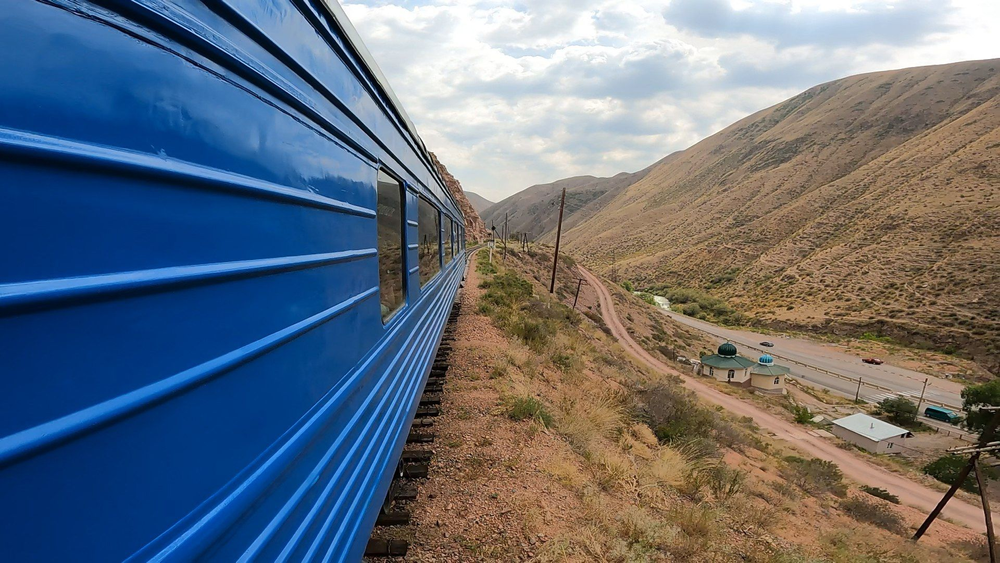 Напоминаем: с сегодняшнего дня начинает курсировать поезд Бишкек – Балыкчы изображение публикации