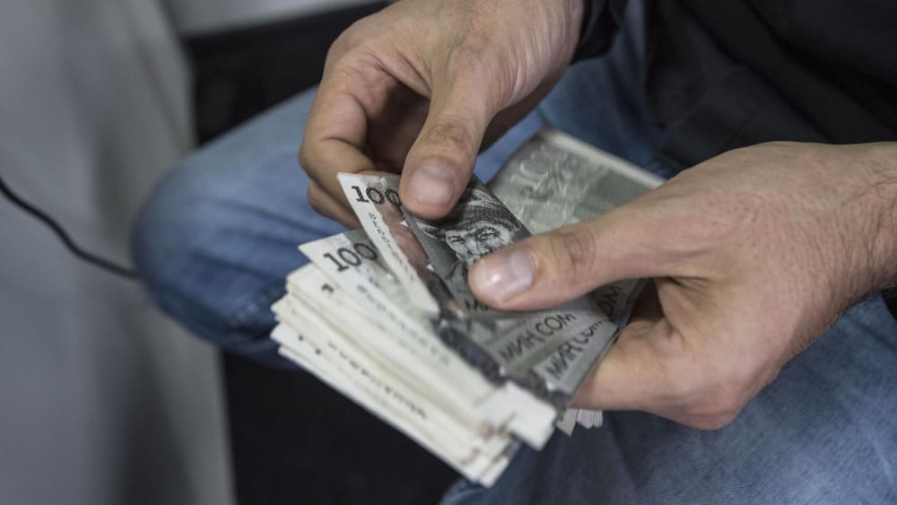 Кыргызстанцам стало труднее выплачивать кредиты – исследование ВБ изображение публикации