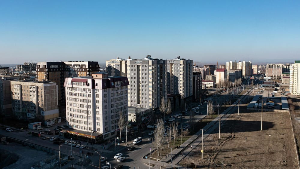 По Кыргызстану незаконно построено около 100 высоток – Орунтаев изображение публикации