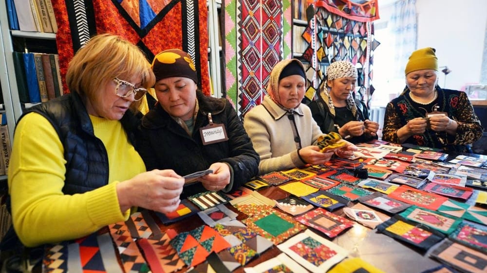 Зарплаты стали главным источником дохода домохозяйств в КР – данные Всемирного банка изображение публикации