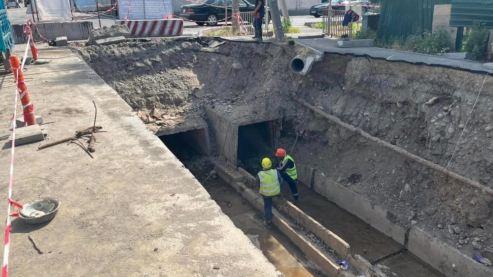 В Бишкеке ремонт теплосети на улице Гоголя завершат к концу августа изображение публикации