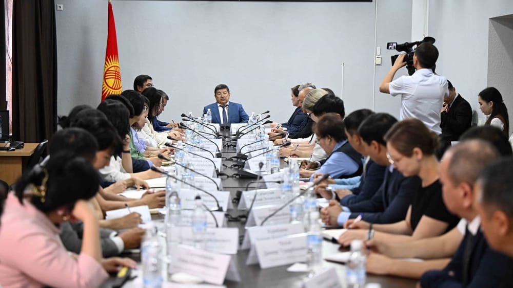 Акылбек Жапаров представил нового министра труда коллективу изображение публикации