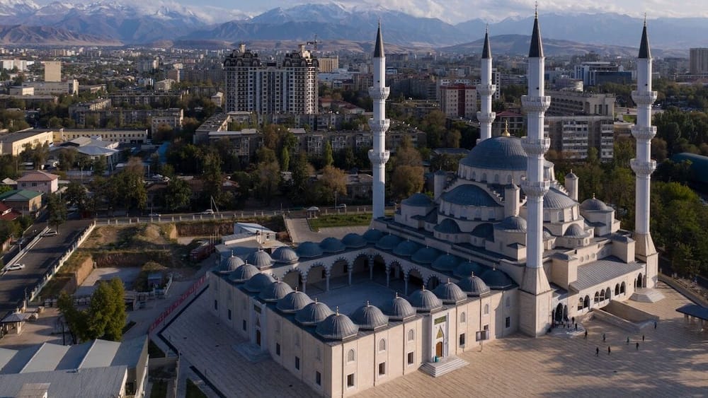 Кыргызстанцы отметят Курман айт 16 июня – следующий день станет выходным изображение публикации