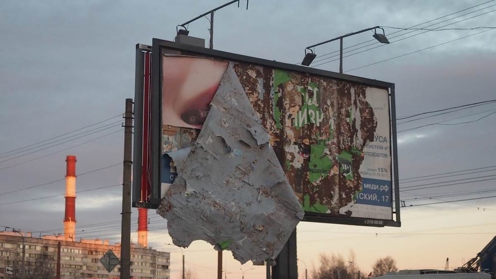 Садыр Жапаров посоветовал мэрии Бишкека «выйти из прошлого» и убрать старые рекламные щиты изображение публикации