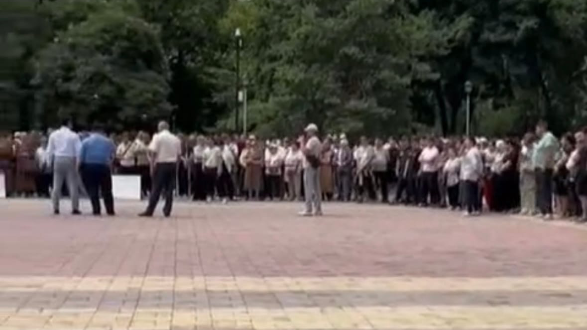 Торговцы «Дордой моторс» третий день подряд митингуют против ЭТТН и ЭСФ изображение публикации