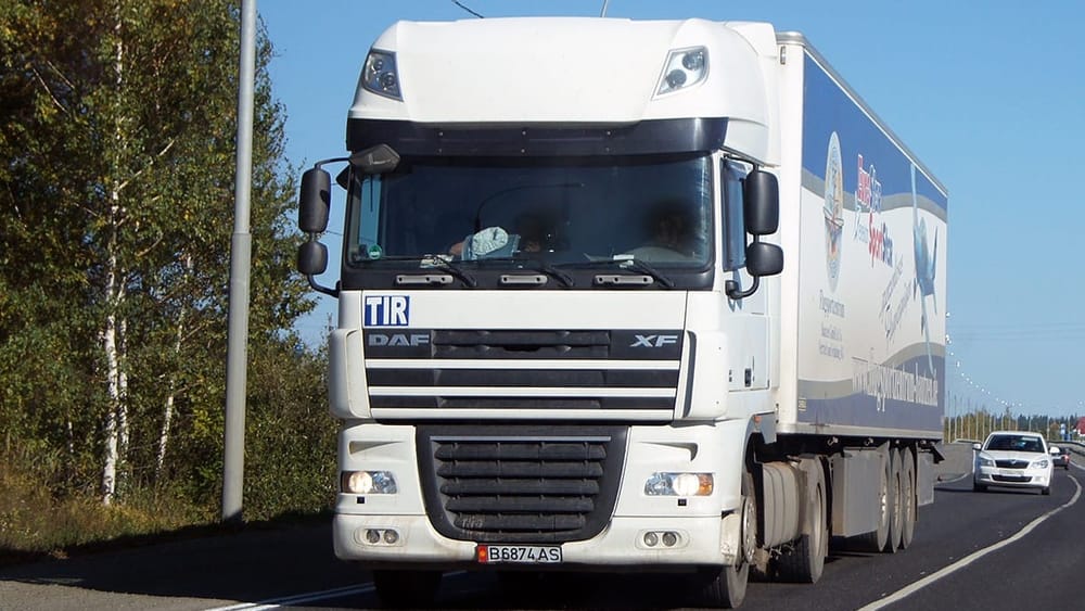 За один день водителей грузовиков оштрафовали на 193 тысячи сомов за перегруз и движение в жару изображение публикации