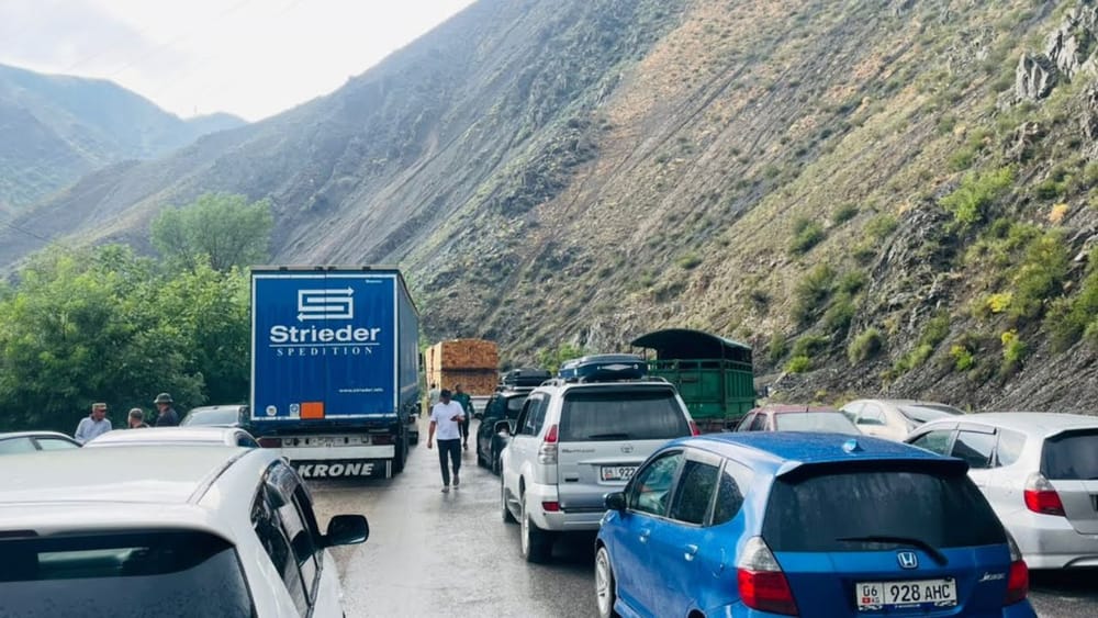 На трассе Бишкек – Ош сошел сель: камни перекрыли участок дороги изображение публикации