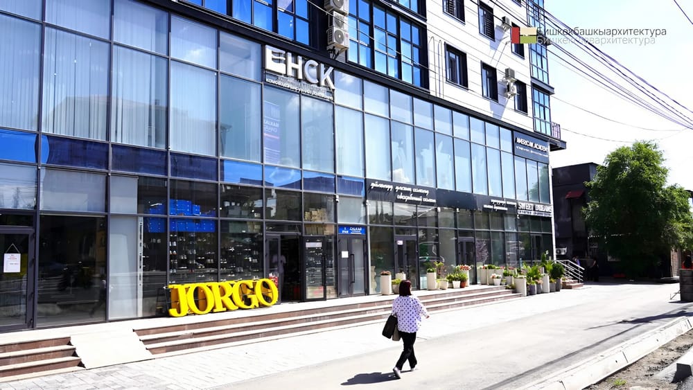 На Ахунбаева и Байтик Баатыра фасады и вывески приводят к единому стилю изображение публикации