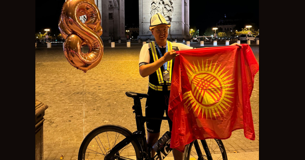 Чынгыз Алканов переплыл Ла-Манш и стал первым кыргызстанцем, завершившим триатлон Лондон – Париж изображение публикации