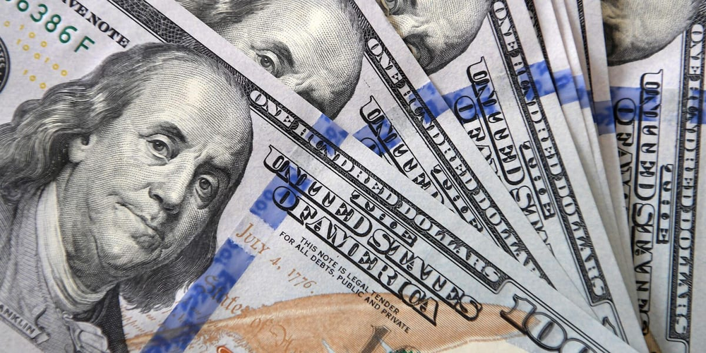 Доллар продолжает дешеветь — курс валют на Моссовете и в комбанках 8 июля изображение публикации