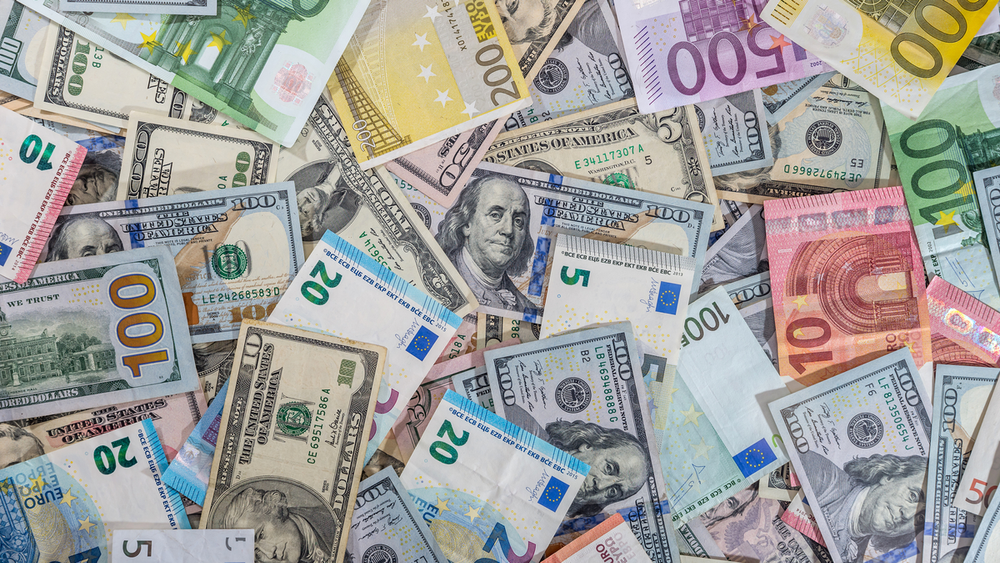 Доллар и евро подешевели — курс валют на Моссовете и в банках КР изображение публикации