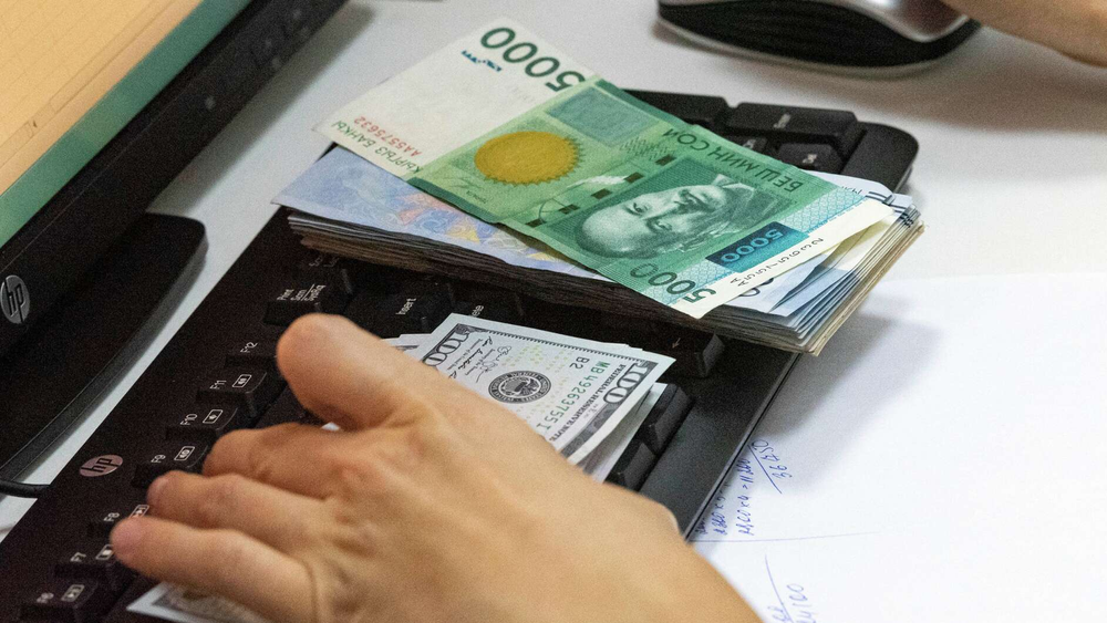 Сом укрепился ко всем основным валютам — курс НБ КР на 24 июля изображение публикации