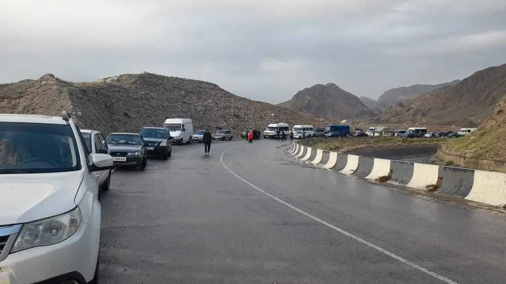 Последствия селя: движение по автодороге Ош-Баткен-Раззаков восстановлено изображение публикации