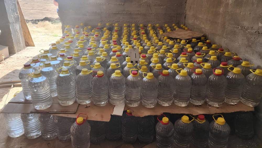 В Оше гражданин производил и продавал алкоголь из контрабандного таджикистанского спирта изображение публикации