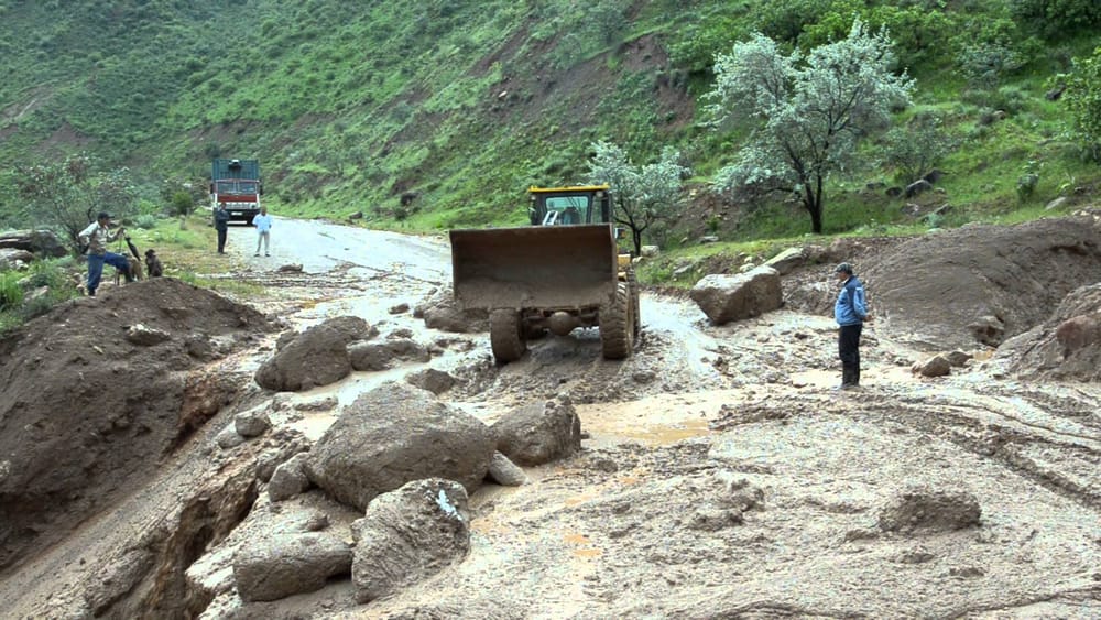 Селевые потоки разрушили мост на границе с Таджикистаном изображение публикации