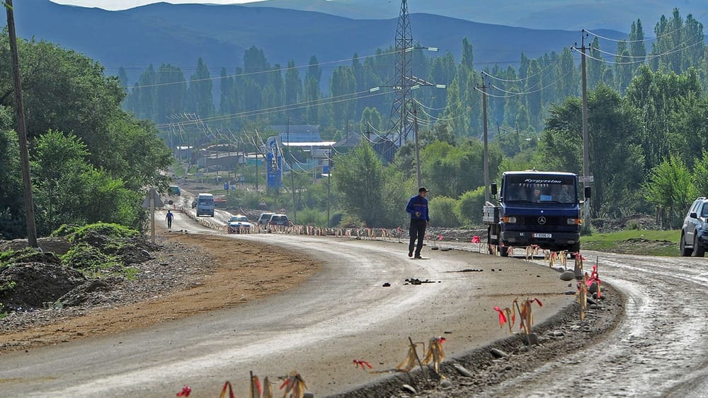В Кыргызстане асфальтируют трассу Суусамыр – Талас – Тараз изображение публикации
