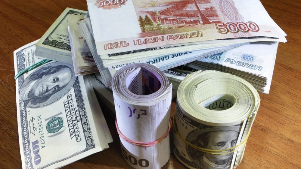 За пять месяцев 2024 года переводы из России в Кыргызстан превысили $1 млрд изображение публикации