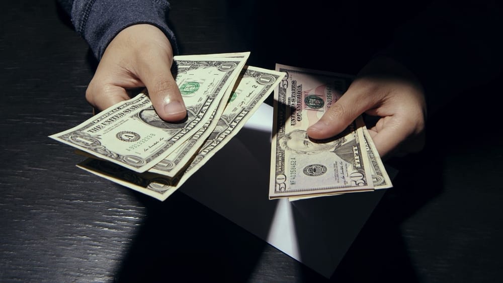 В Бишкеке оштрафовали кыргызстанца за незаконный обмен валют изображение публикации