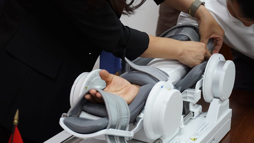 Корея передала Кыргызстану 20 роботизированных тренажеров для реабилитации изображение публикации