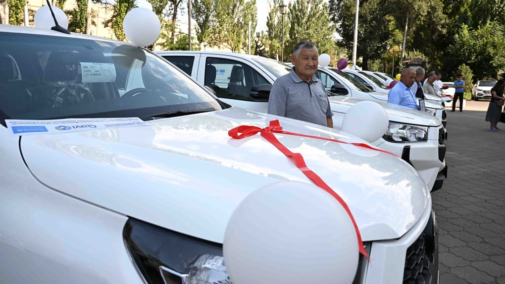 Минздраву КР вручили новые машины для транспортировки лекарств в отдаленные районы изображение публикации
