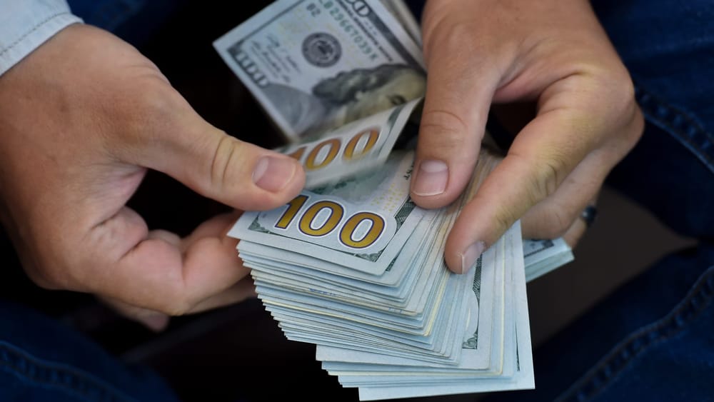 На Иссык-Куле выявили и оштрафовали нелегальных обменщиков валюты изображение публикации