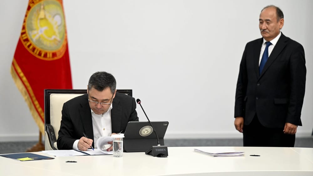 Зарплаты медиков в КР увеличат с 1 сентября – президент подписал указ изображение публикации