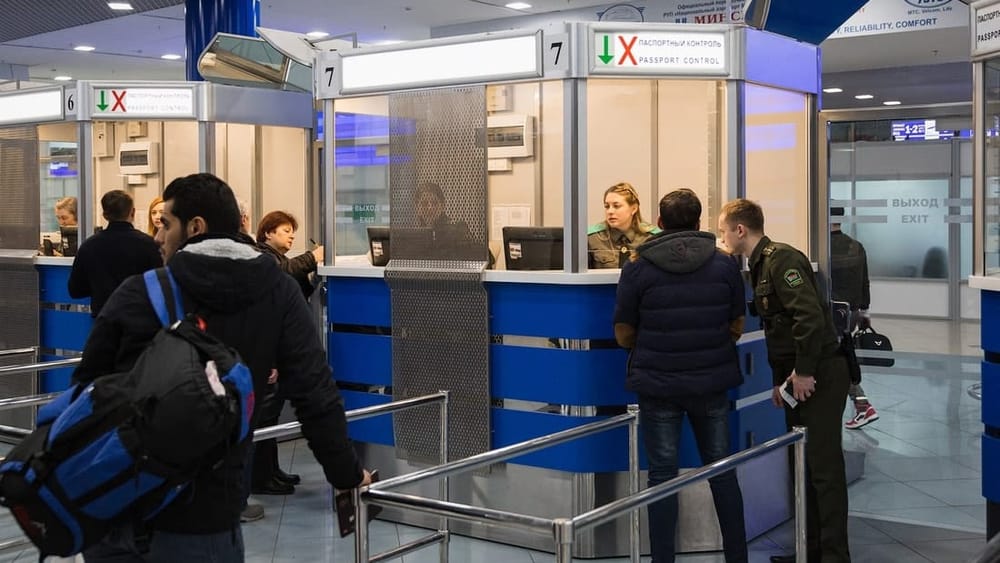 Кыргызстан обеспокоен отказами во въезде и длительными проверками кыргызстанцев в аэропортах России изображение публикации