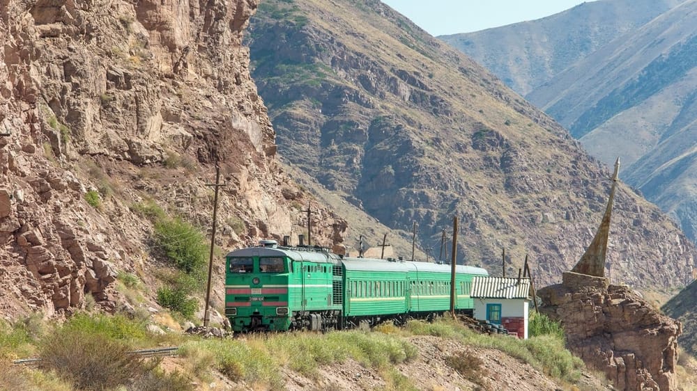 За полгода пассажиропоток на железных дорогах Кыргызстана превысил 109 тысяч человек изображение публикации
