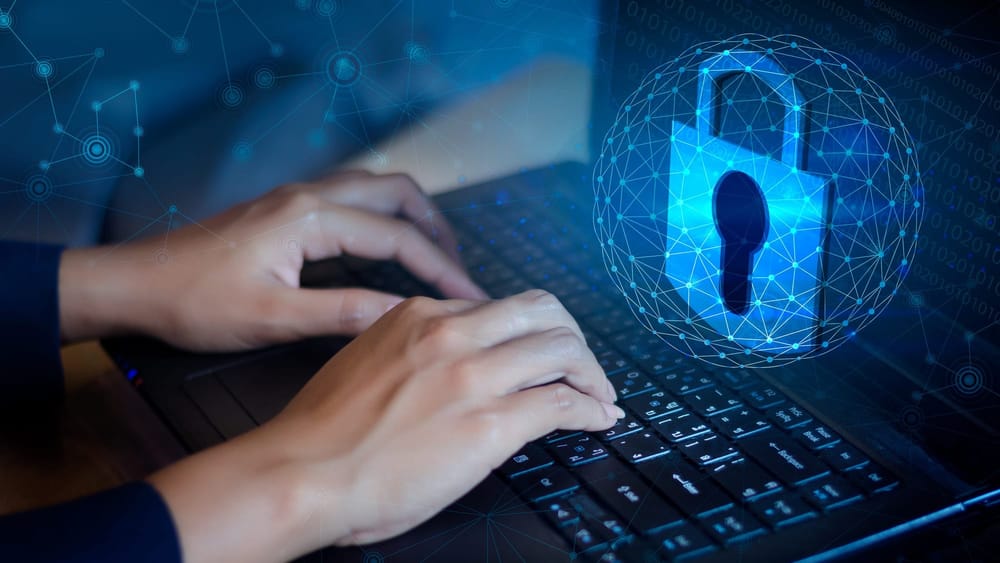В целях защиты личности, общества и государства: президент КР подписал закон о кибербезопасности изображение публикации