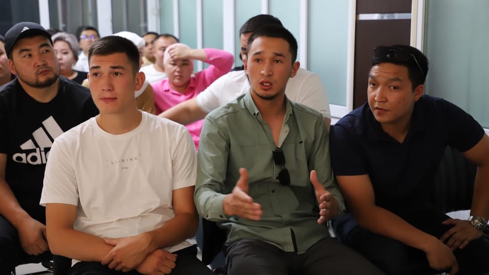 Предприниматели КР обсудили проблемы обязательной регистрации телефонов в ГСИ изображение публикации