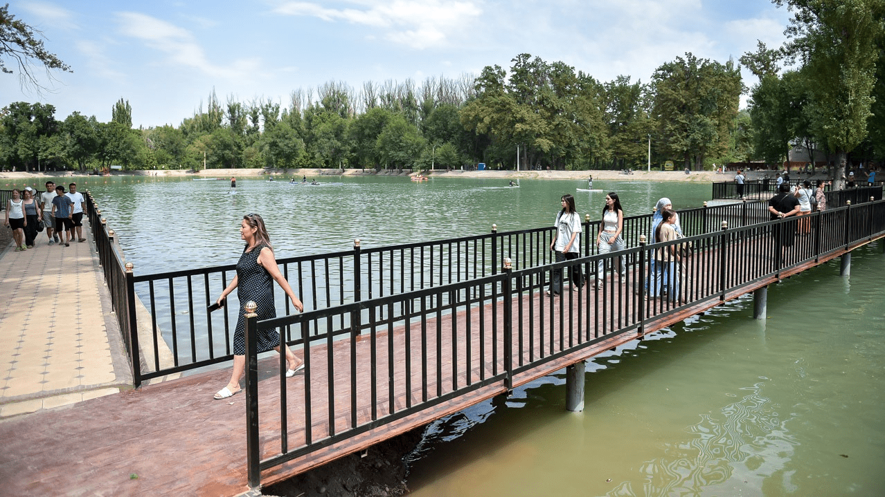 В Бишкеке открыли для купания Комсомольское озеро изображение публикации