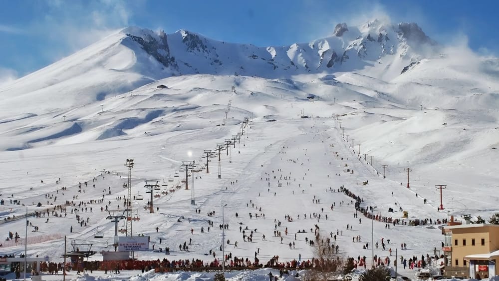 Строительство в КР горнолыжного курорта с 15 канатными дорогами и 36 трассами профинансирует ЕАБР изображение публикации