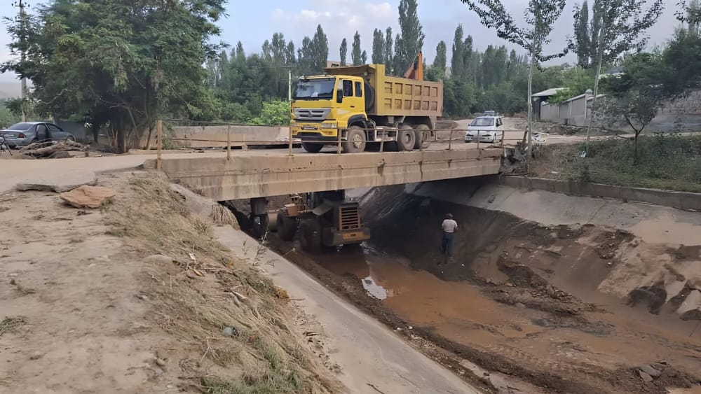 Несколько ирригационных каналов восстановлены в Ошской области после паводков изображение публикации