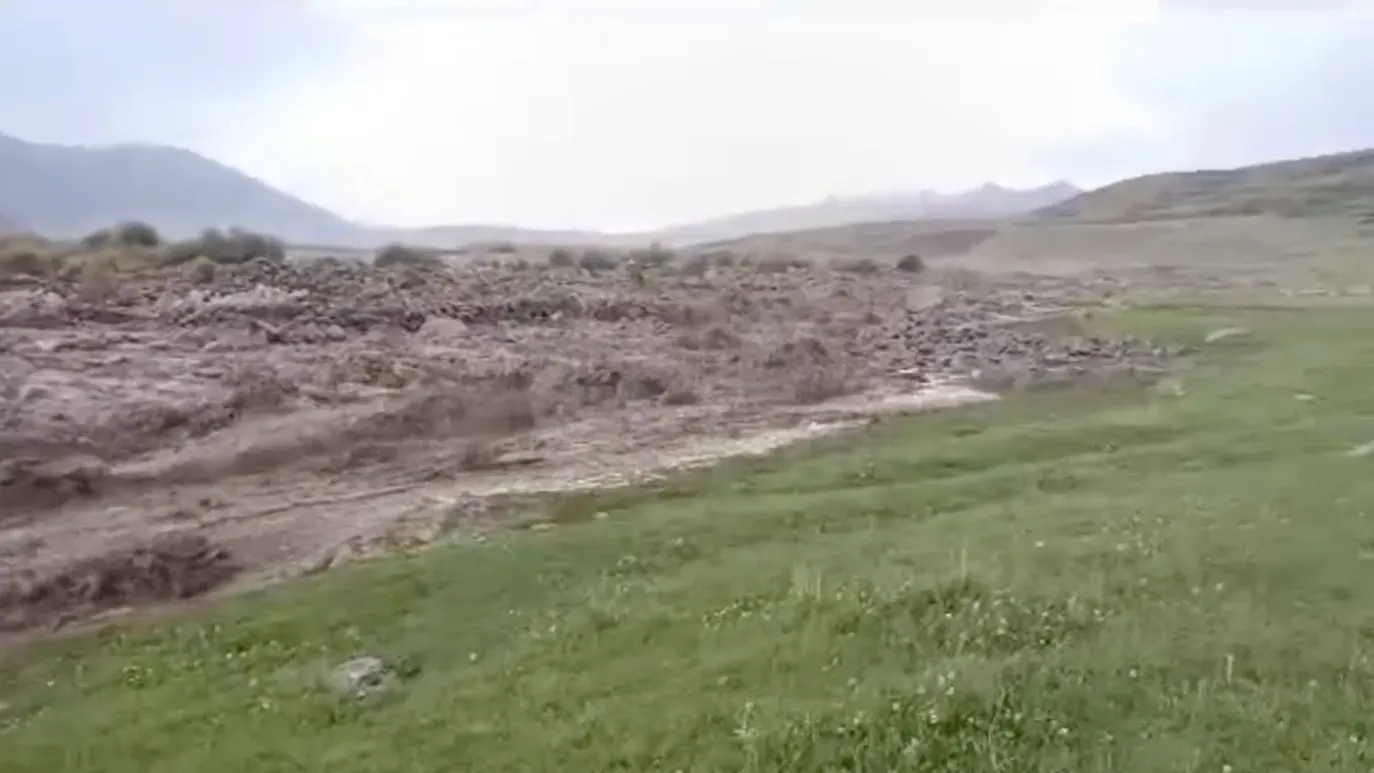 Прорыв озера Зындан-Тоо: воду отвели в русло реки Тон изображение публикации